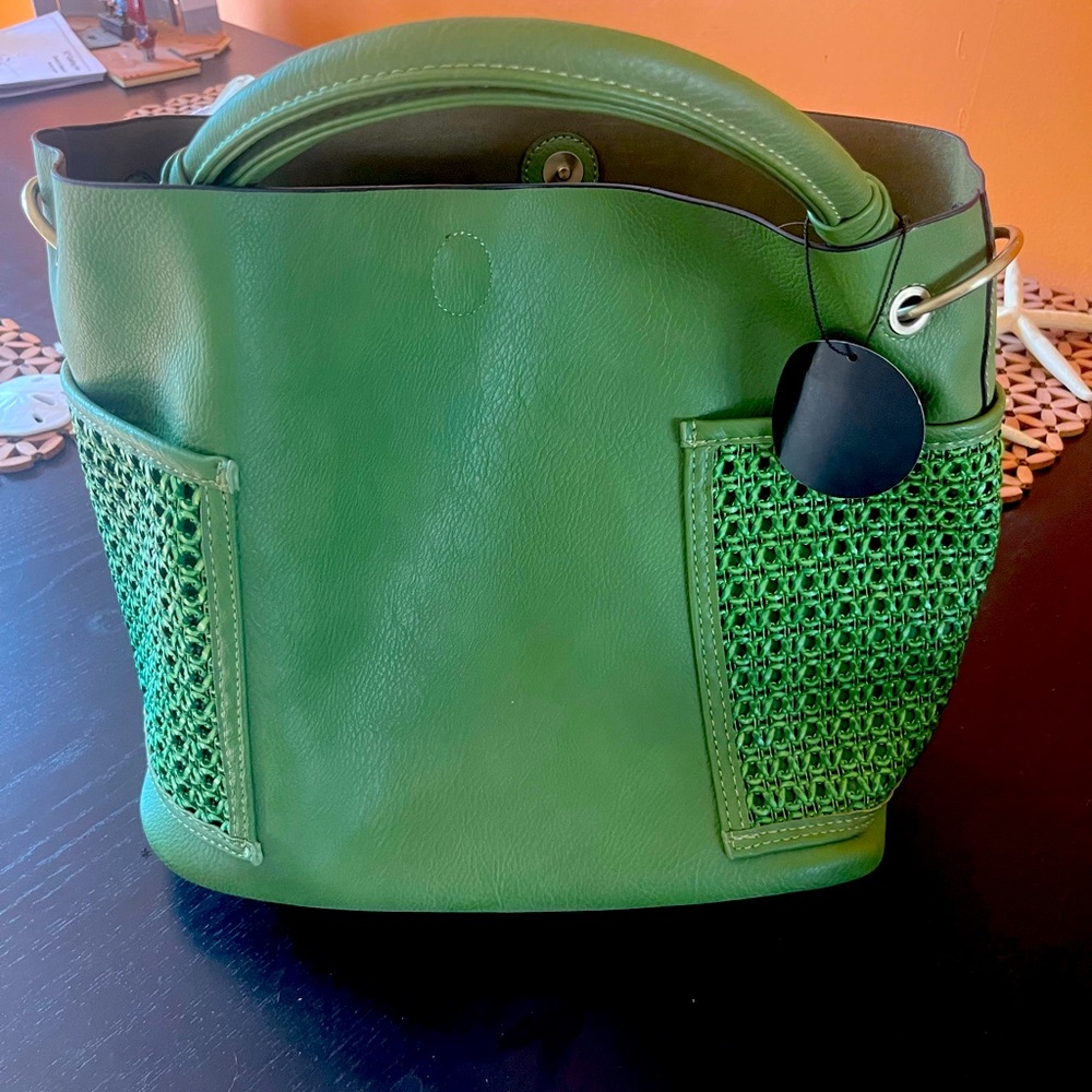 Malibu skye shoulder bag with detachable interior bag. Green.